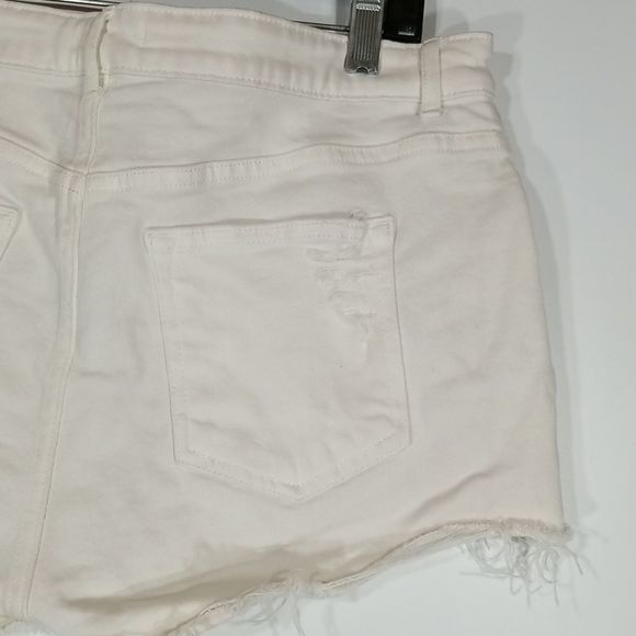 H&M White Jean Shorts Size 8 Womens White Distressed 5 Pocket Raw Hemm - Picture 6 of 8